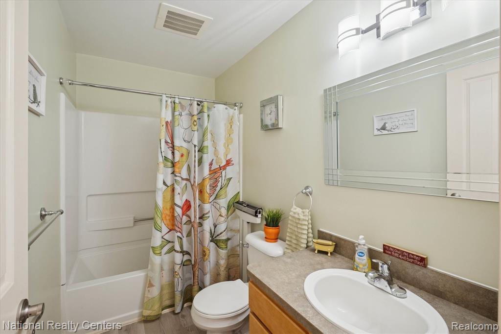 4067 Kirkway Court, 110, Howell, MI 48843 — Photo 15
