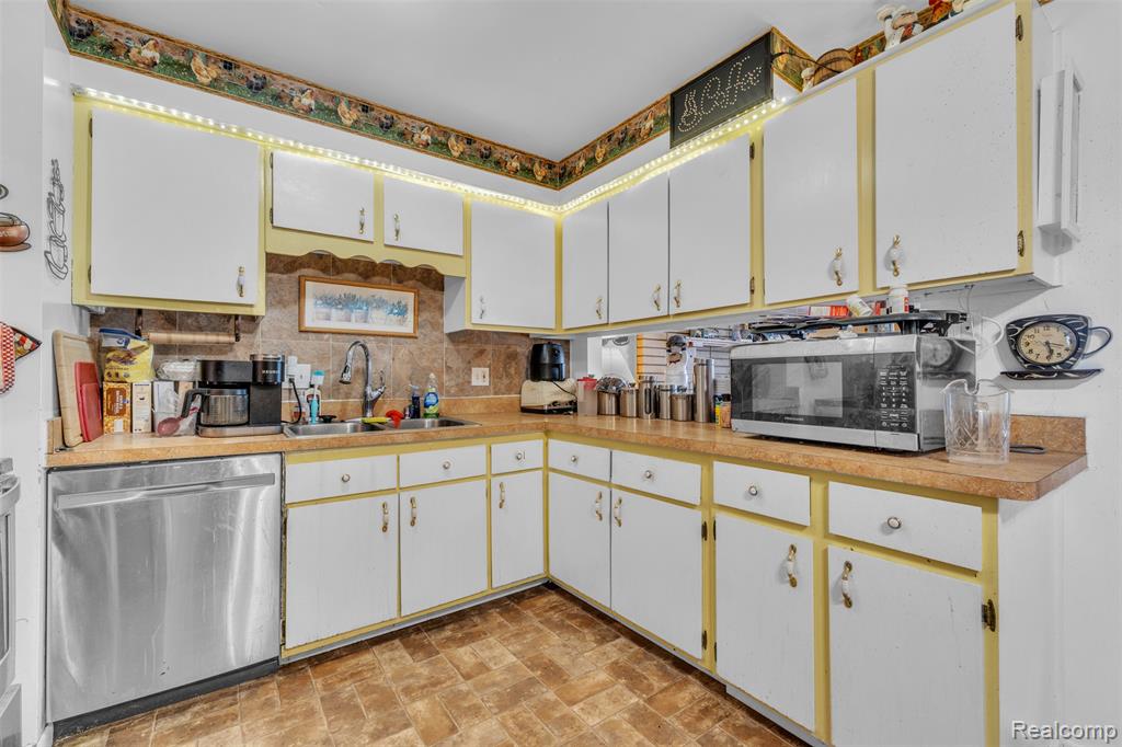 47349 Nita Drive, Shelby Twp, MI 48317 — Photo 11