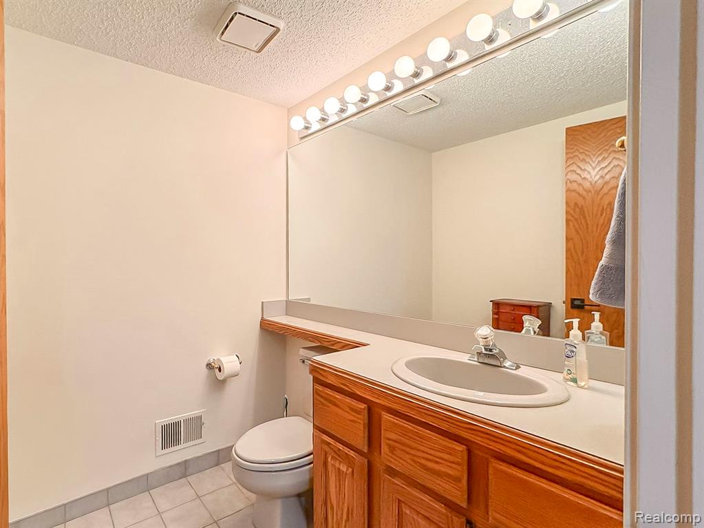 5736 Leeward Court, Clarkston, MI — Photo 22