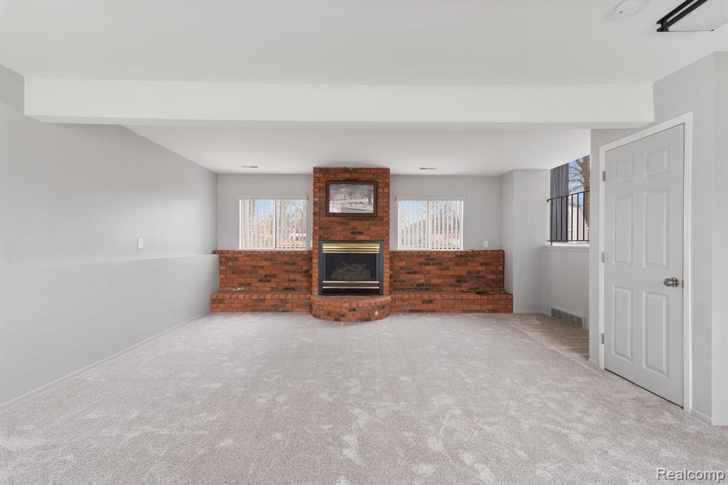635 HECHT Drive, Madison Heights, MI 48071 — Photo 14