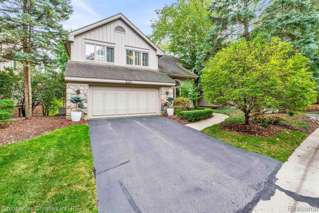 4845 CLIFFSIDE Drive, West Bloomfield, MI 48323 — Photo 2