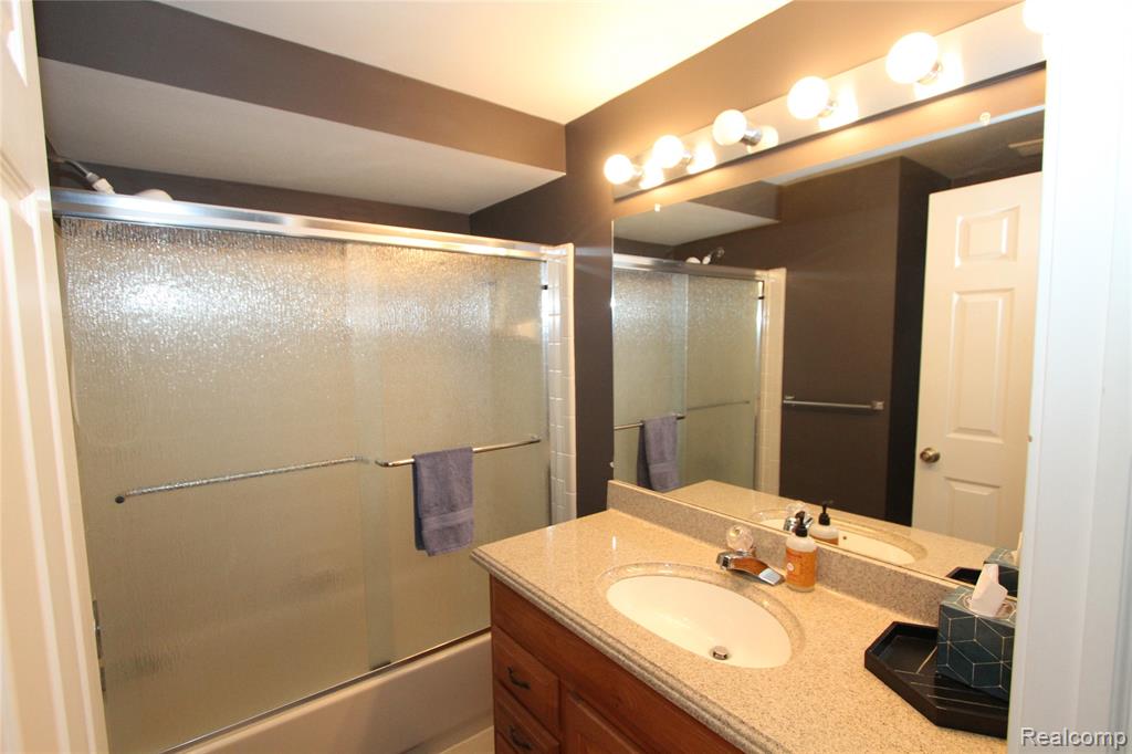 43103 W Kirkwood Drive, Clinton Twp, MI 48038 — Photo 18