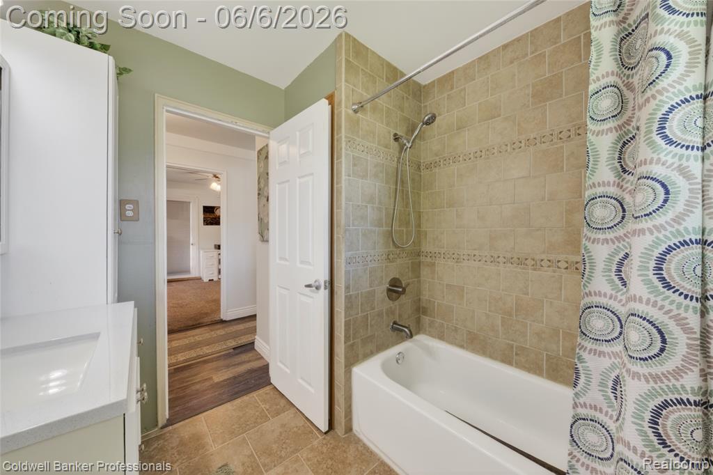 373 Tilmor Drive, Waterford, MI 48328 — Photo 18