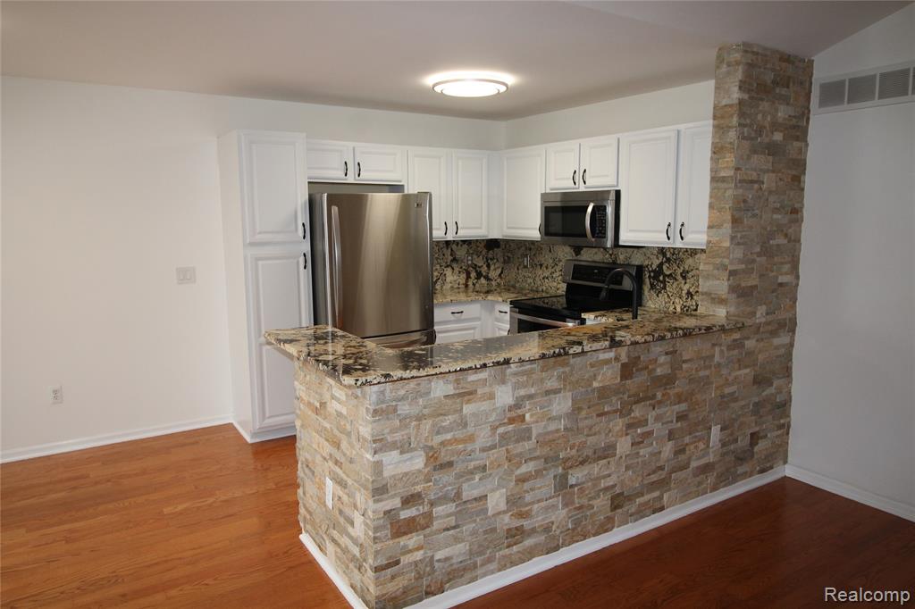 2224 Leighton Drive, Utica, MI 48317 — Photo 4