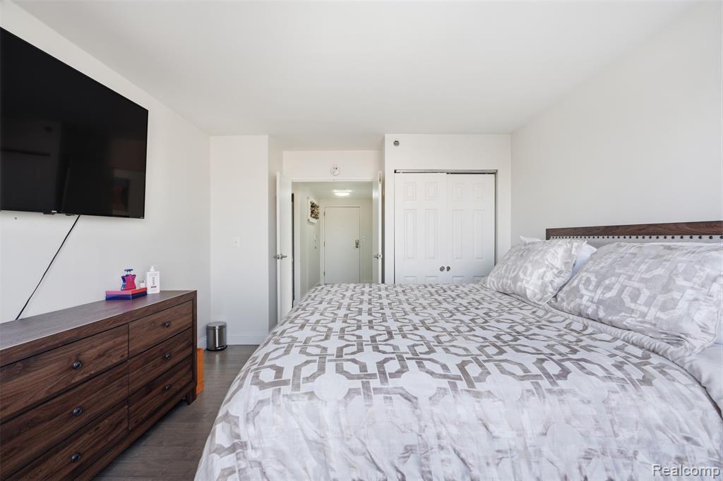 250 E Harbortown Drive, 404, Detroit, MI 48207 — Photo 19