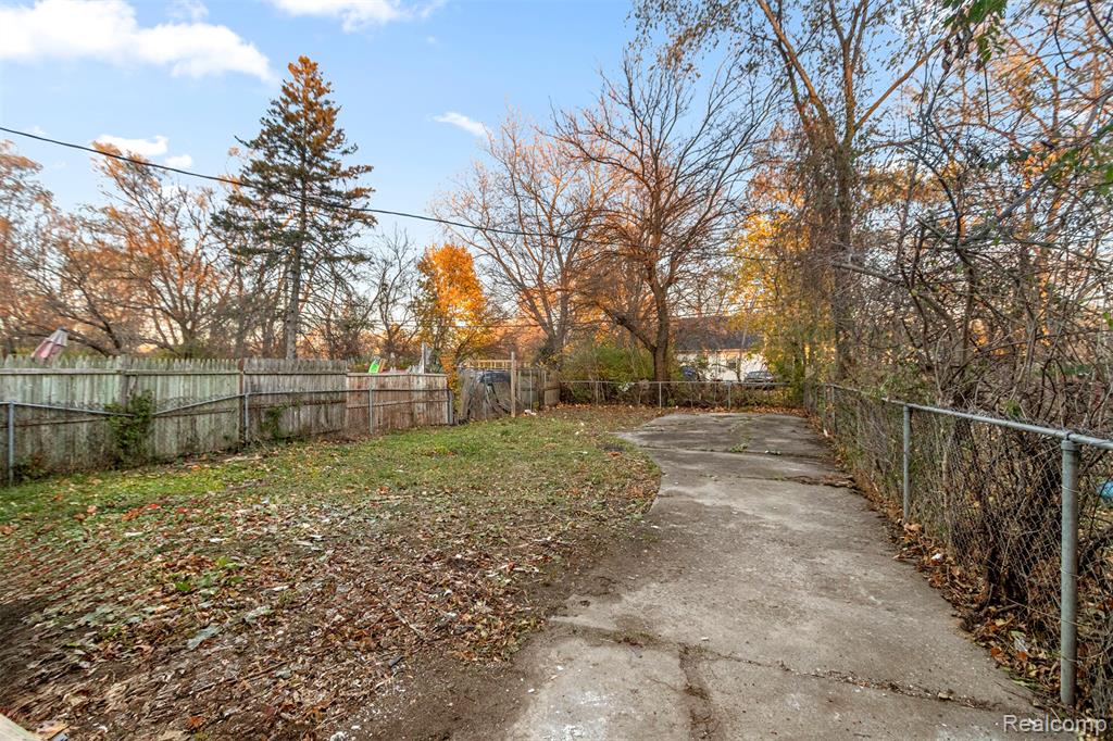 8900 Asbury Park, Detroit, MI 48228 — Photo 35