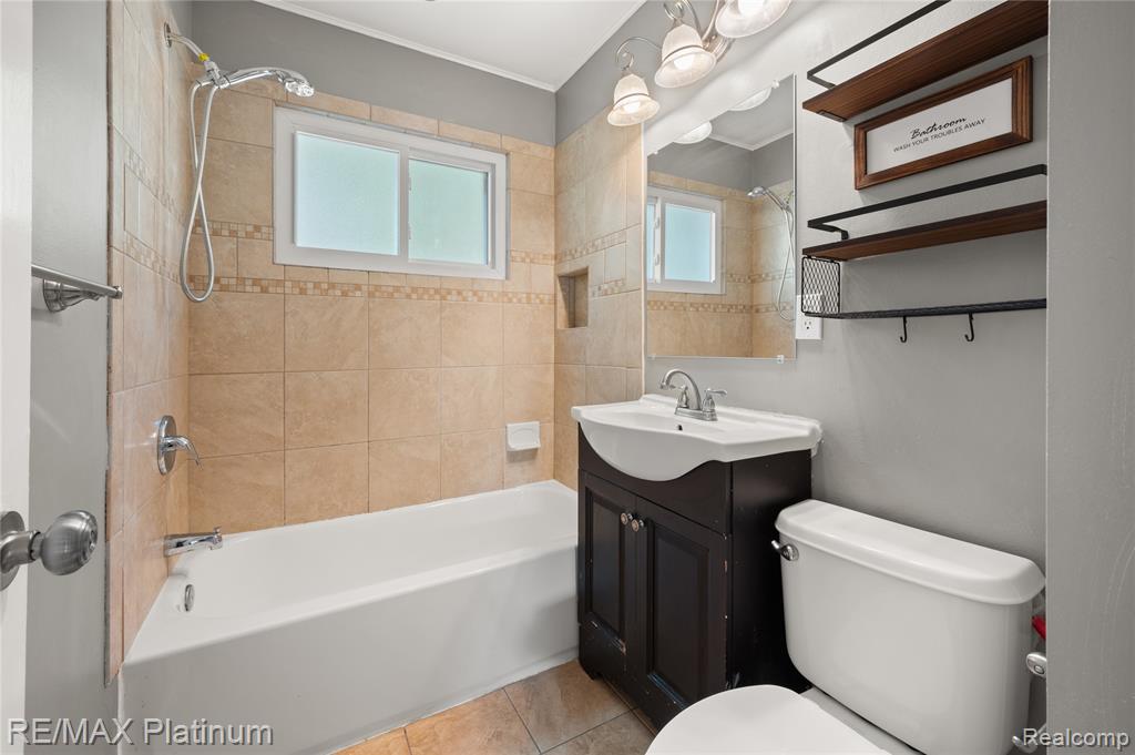 709 Elmwood Drive, Fenton, MI 48430 — Photo 19