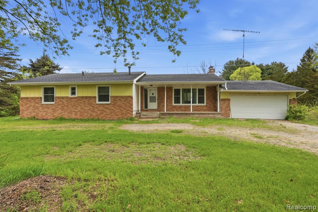 396 Plum Creek Road, Lapeer, MI 48446