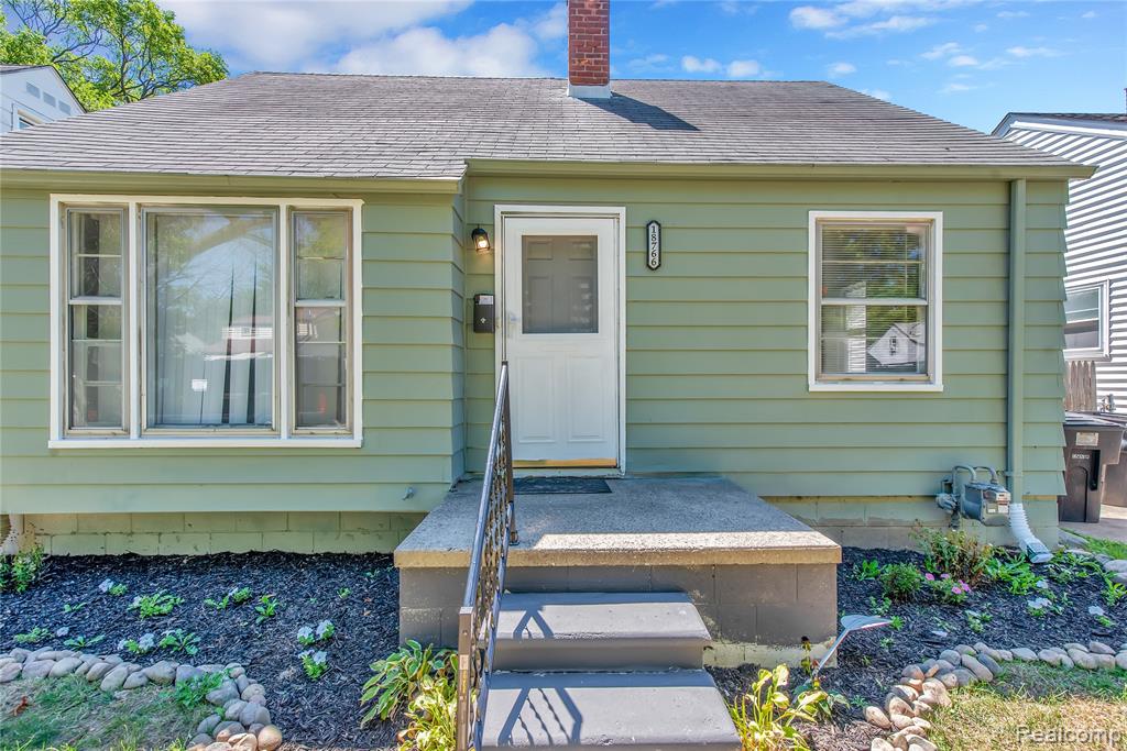18766 KINGSVILLE Street, Harper Woods, MI 48225