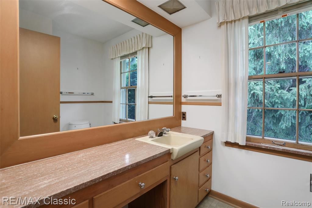 830 JONATHAN Lane, Bloomfield Hills, MI 48302 — Photo 25