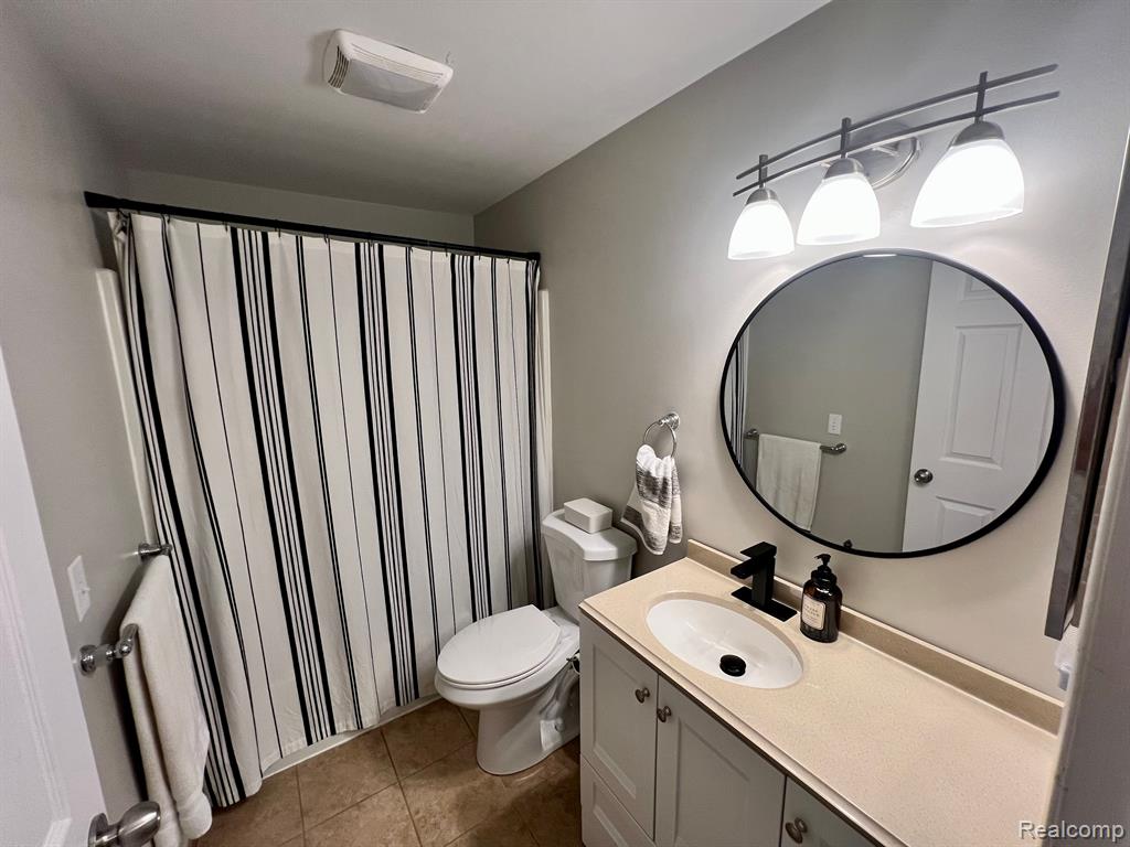 1623 WIMBLEDON Drive, 16, Walled Lake, MI 48390 — Photo 20