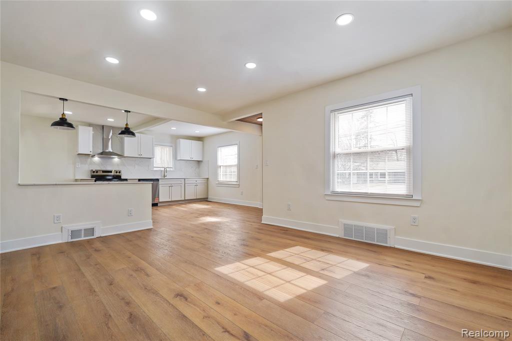 19133 Huntington Avenue, Harper Woods, MI 48225 — Photo 12