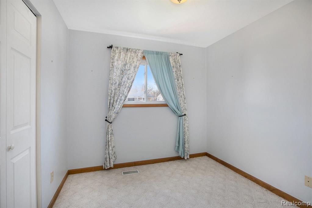 1163 FALL RIVER Road, Ypsilanti, MI 48198 — Photo 10