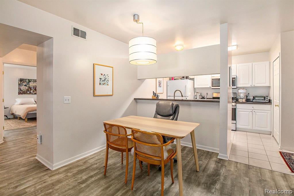 2808 S Knightsbridge Circle, Ann Arbor, MI 48105 — Photo 13