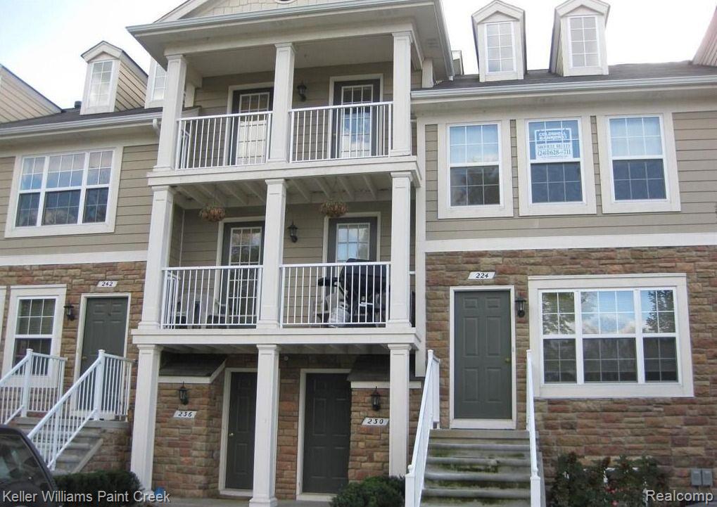 230 PARK GREEN Drive, Lake Orion, MI 48362 — front exterior