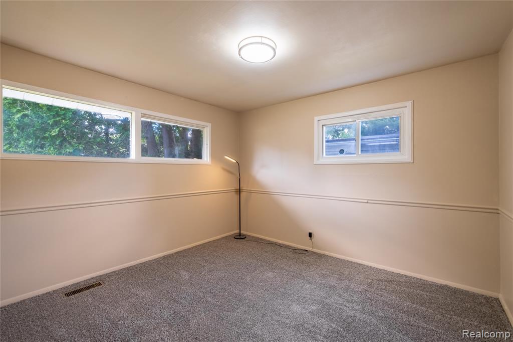 1814 Carmanbrook Parkway, Flint, MI 48507 — Photo 9