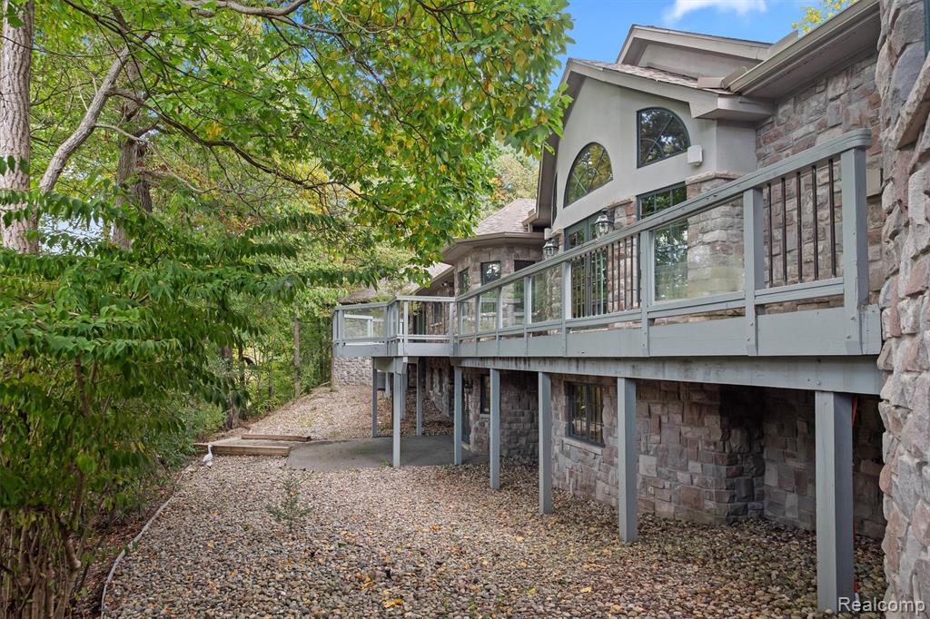 9736 Cross Creek Drive, South Lyon, MI 48178 — Photo 35