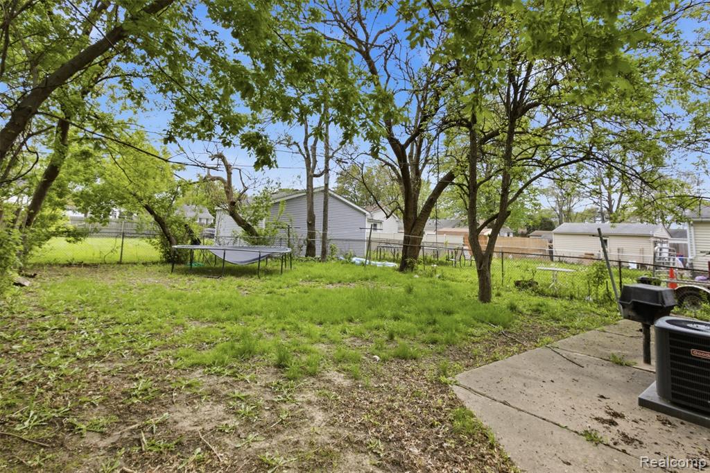7044 Hudson Avenue, Warren, MI 48091 — Photo 13