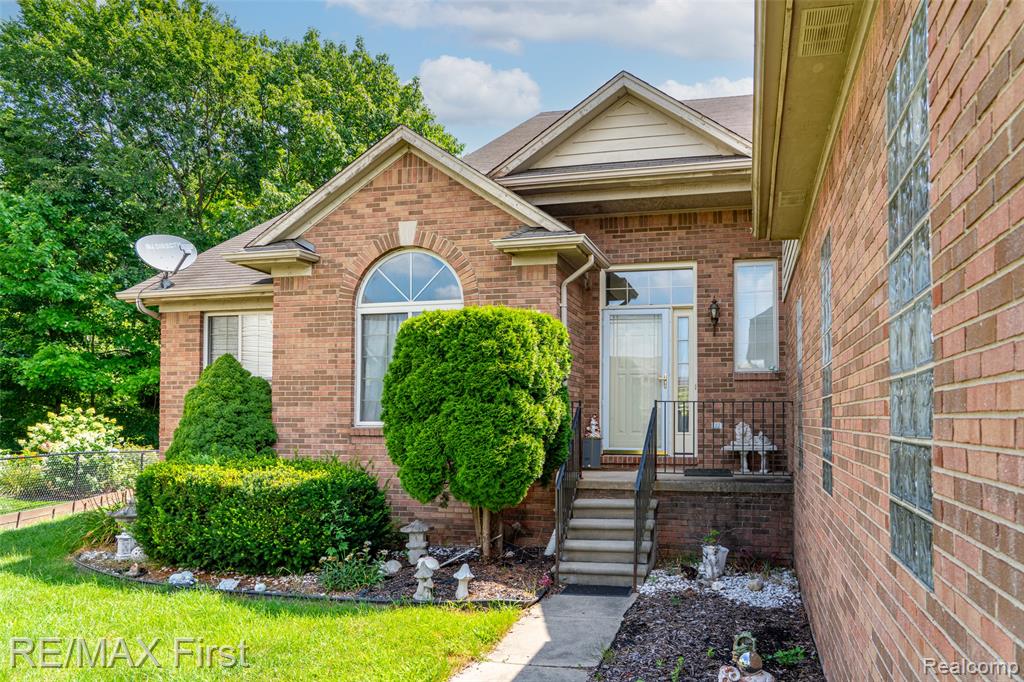 46466 SERENITY Drive, Macomb, MI 48044 — Photo 13