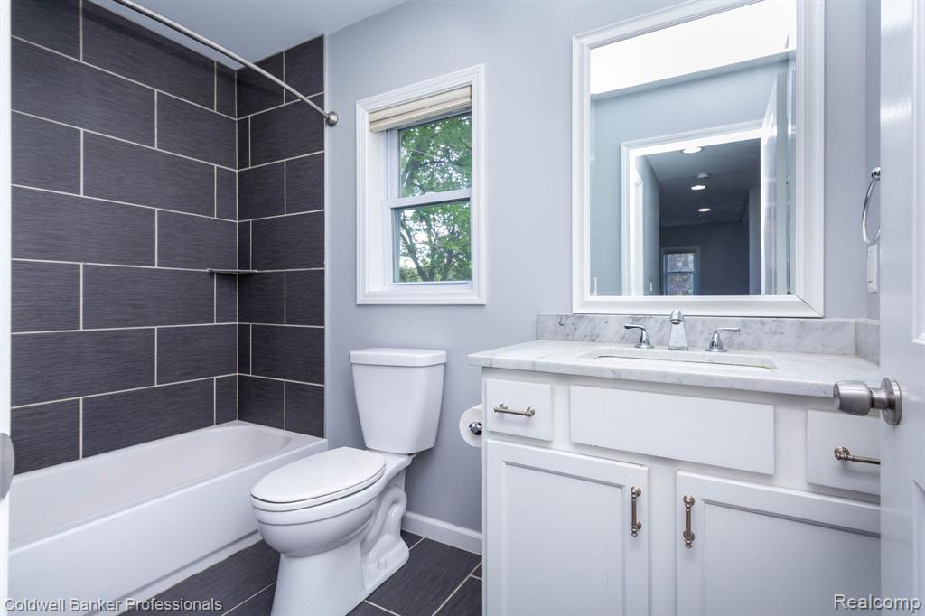 829 N Dorchester Avenue, Royal Oak, MI 48067 — Photo 37