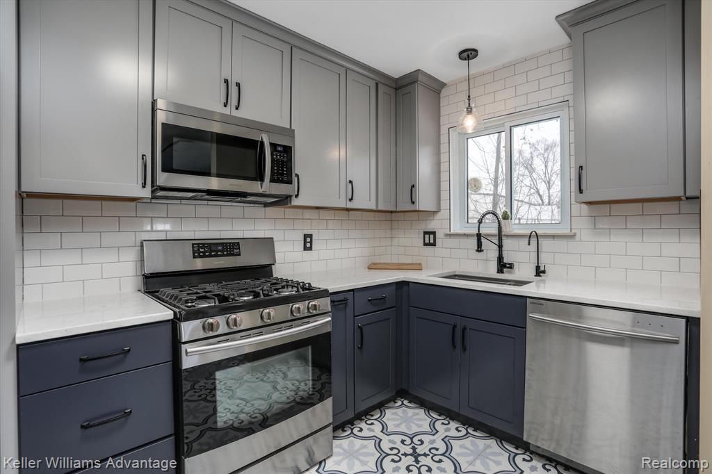 8336 LAGOON Street, Commerce Twp, MI 48382 — Photo 4