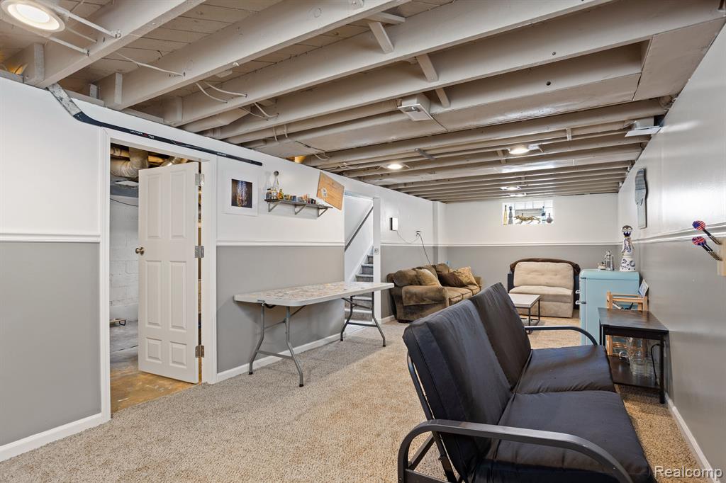 620 W KALAMA Avenue, Madison Heights, MI 48071 — Photo 16