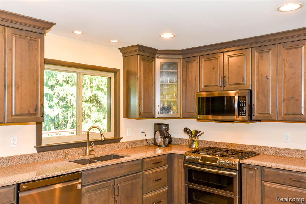 9245 PINE KNOB Road, Clarkston, MI 48348 — Photo 17