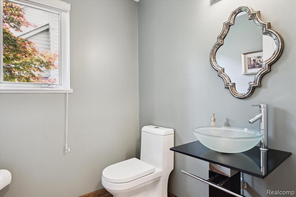 5061 Whitby Drive, Sterling Heights, MI 48314 — Photo 20