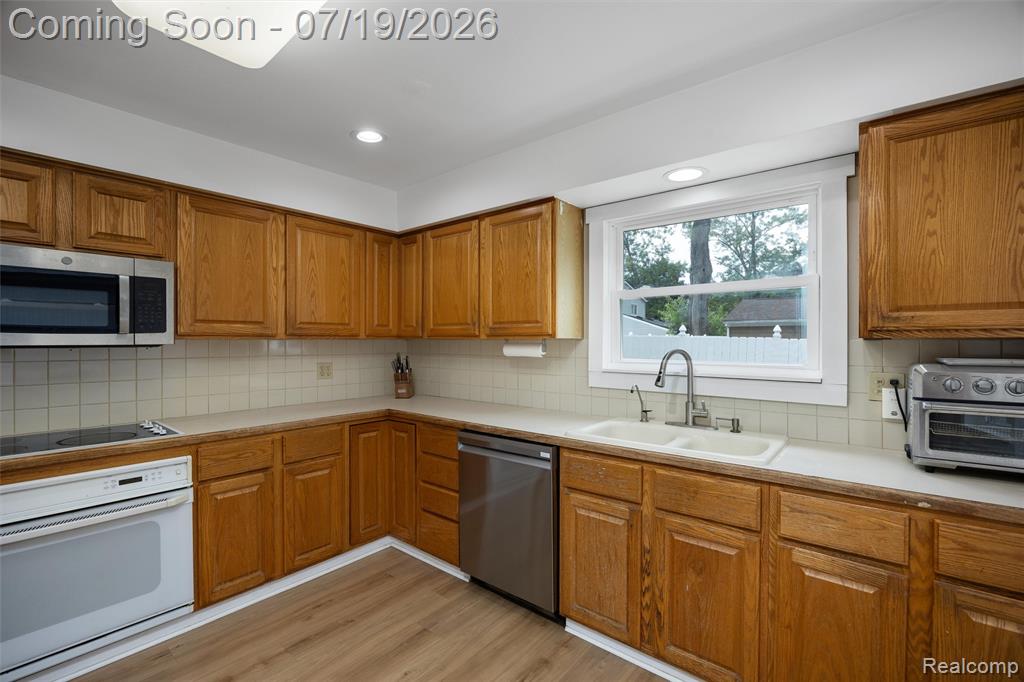 4174 Bunker Avenue, West Bloomfield, MI 48323 — Photo 15