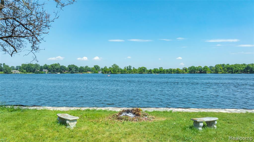 42183 Kouza Court, Belleville, MI, 48111