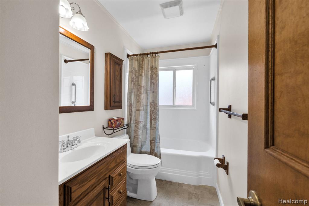 5725 Burger Street, Dearborn Heights, MI 48127 — Photo 17