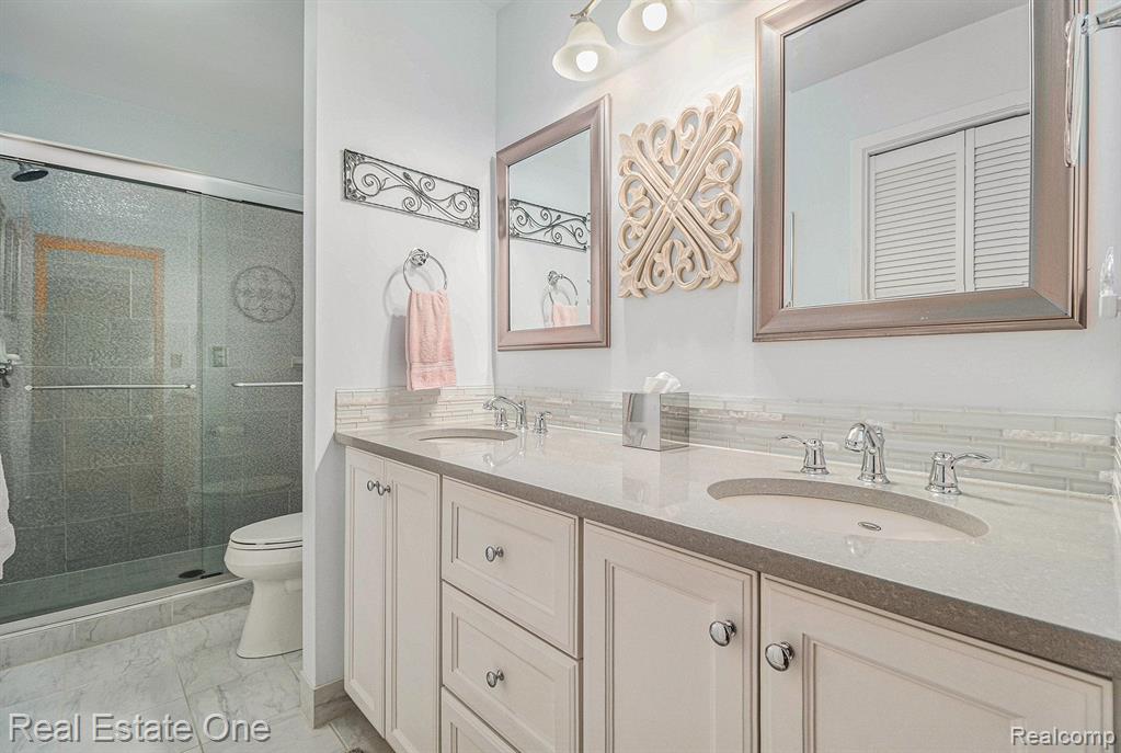 8323 FAWN VALLEY Drive, Clarkston, MI 48348 — Photo 18