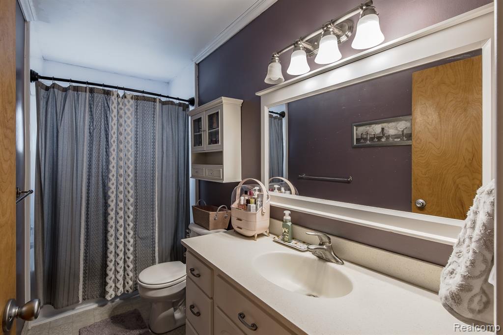 4083 Ledgestone Drive, Waterford, MI 48329 — Photo 17