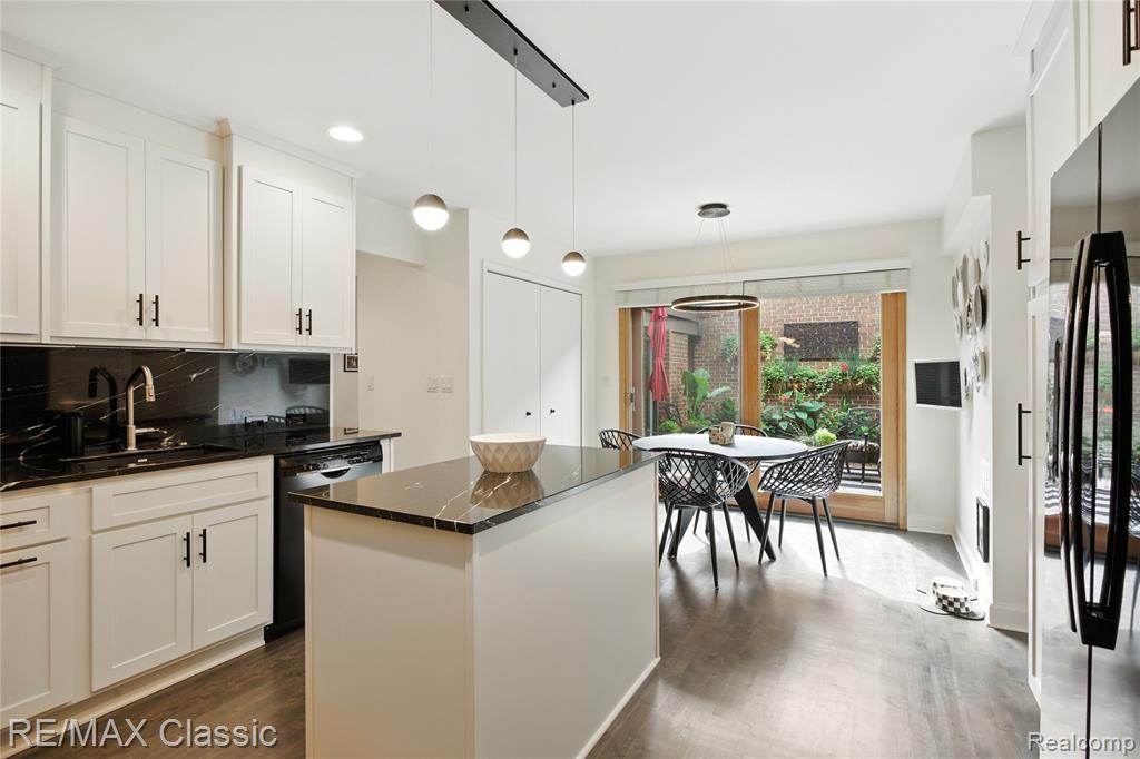 4022 CHABLIS Street, West Bloomfield, MI 48323 — Photo 23