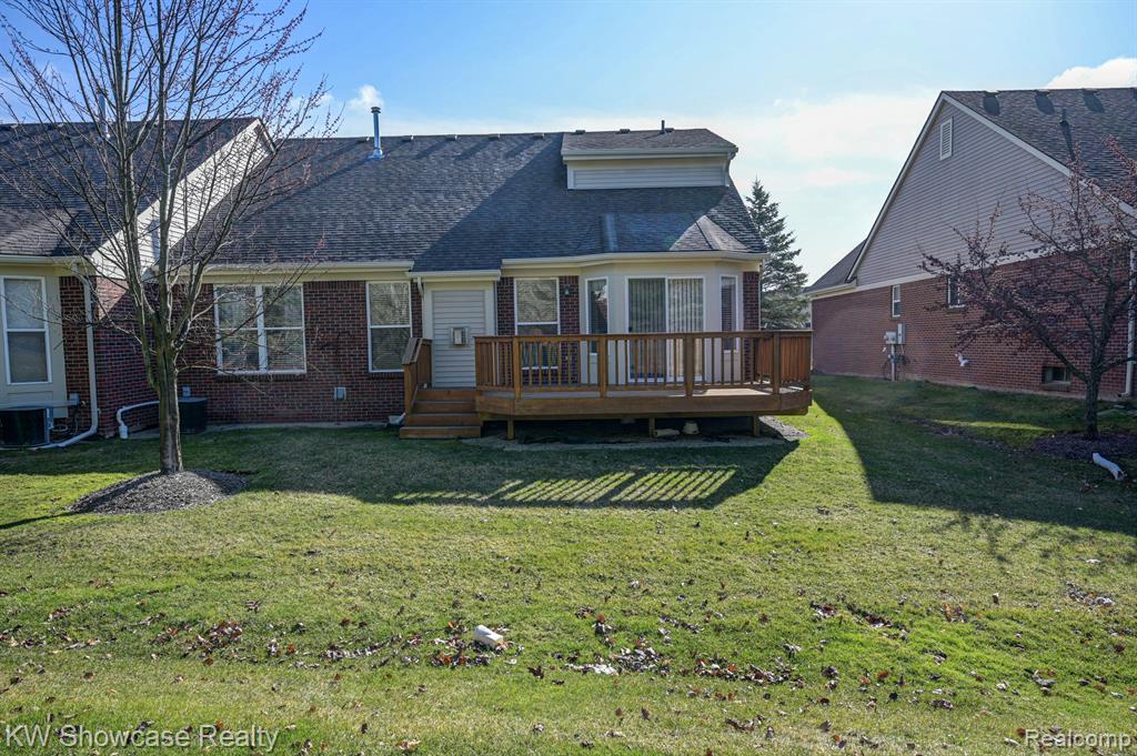 1074 ANDOVER Circle, Commerce Twp, MI 48390 — Photo 46