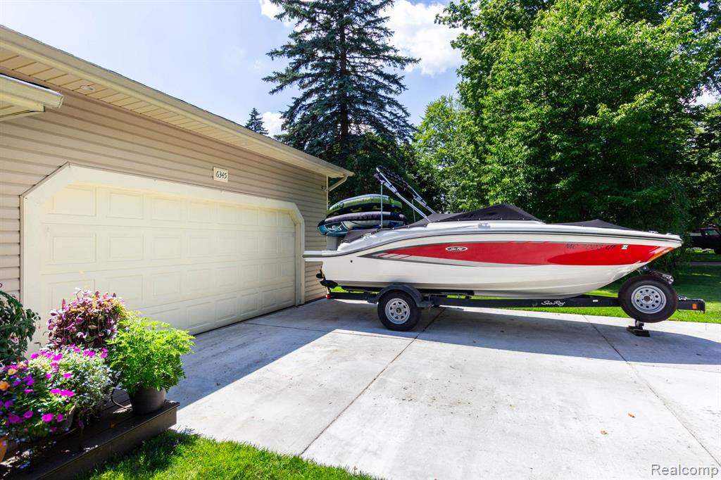 6345 Lanman Drive, Waterford, MI 48329 — Photo 39