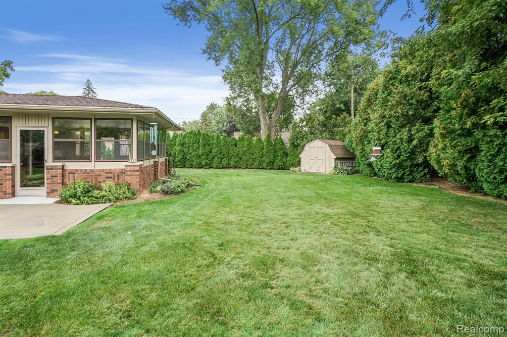 6989 Fredmoor Drive, Troy, MI 48098 — Photo 35
