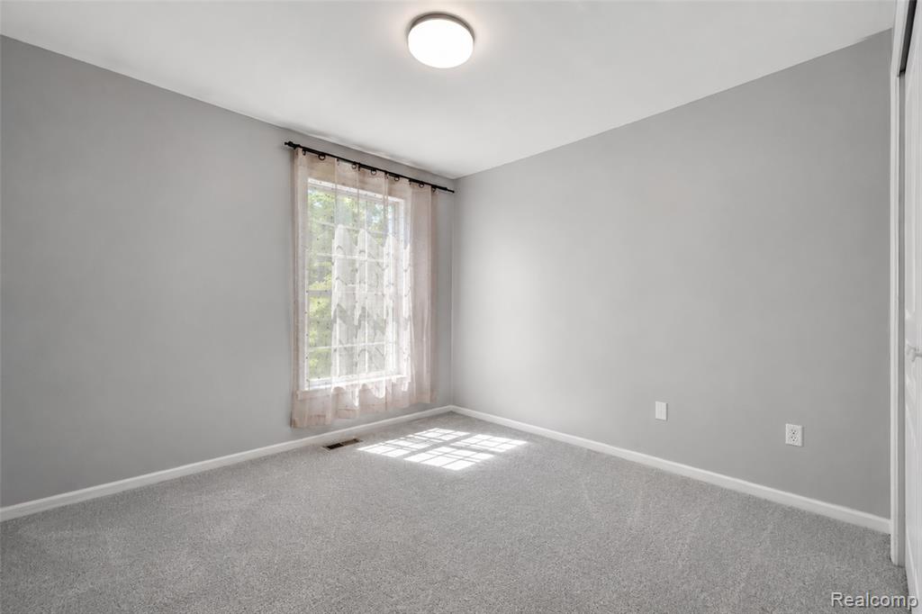 45149 Bartlett Drive, Novi, MI — Photo 32