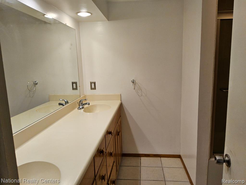 8676 Community Blvd Boulevard, Warren, MI 48093 — Photo 22