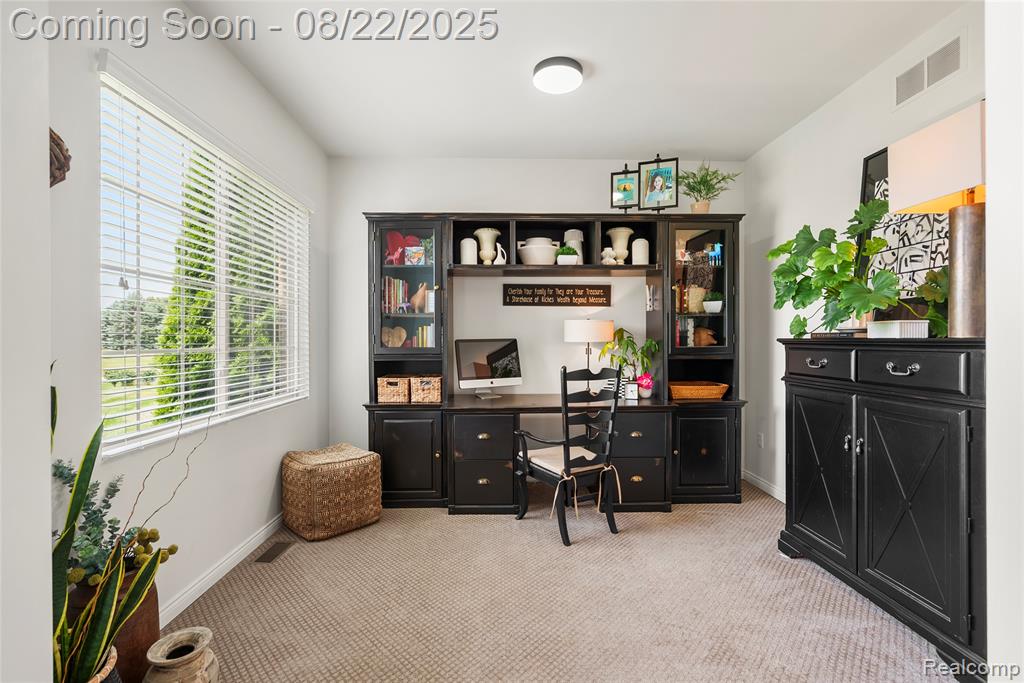 637 Edinburgh Circle, Highland, MI — Photo 4
