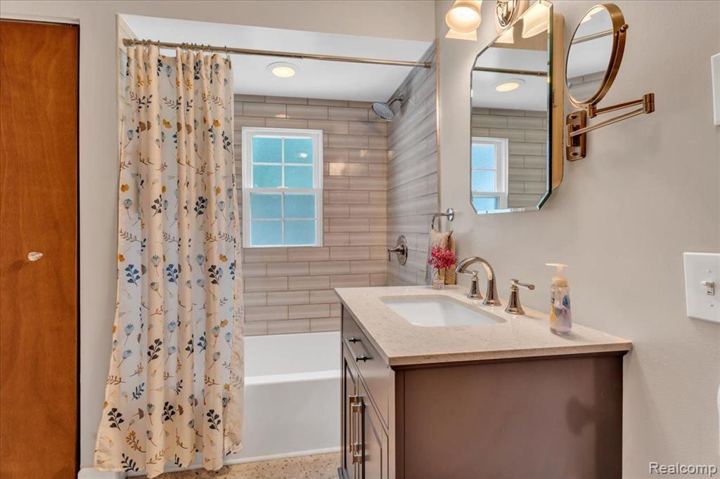 9055 CLINTON Street, Holly, MI 48442 — Photo 21