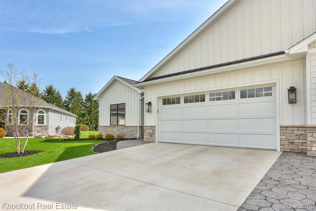 27 Hanover Drive, Frankenmuth, MI 48734 — Photo 3