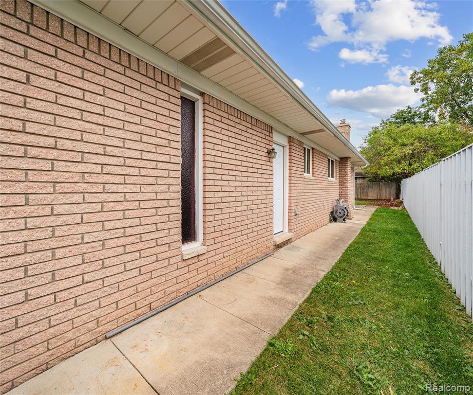 7330 Pointe Drive, Canton, MI 48187 — Photo 37