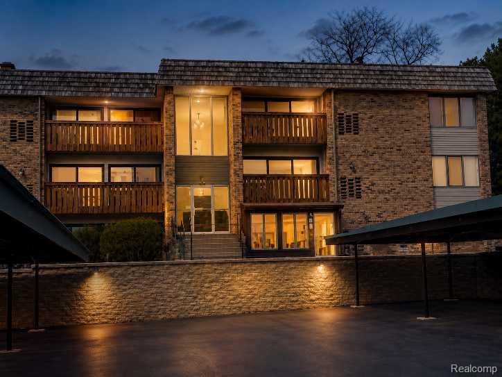 1315 S MAPLE Road, Ann Arbor, MI 48103