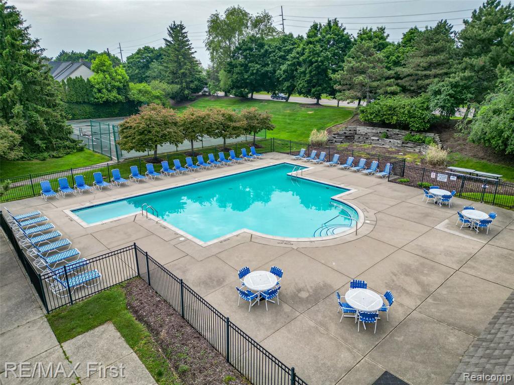 4798 WALNUT CREEK Drive, West Bloomfield, MI — Photo 9