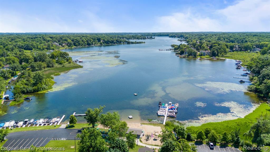 4015 Green Lake Road, West Bloomfield, MI 48324 — Photo 51