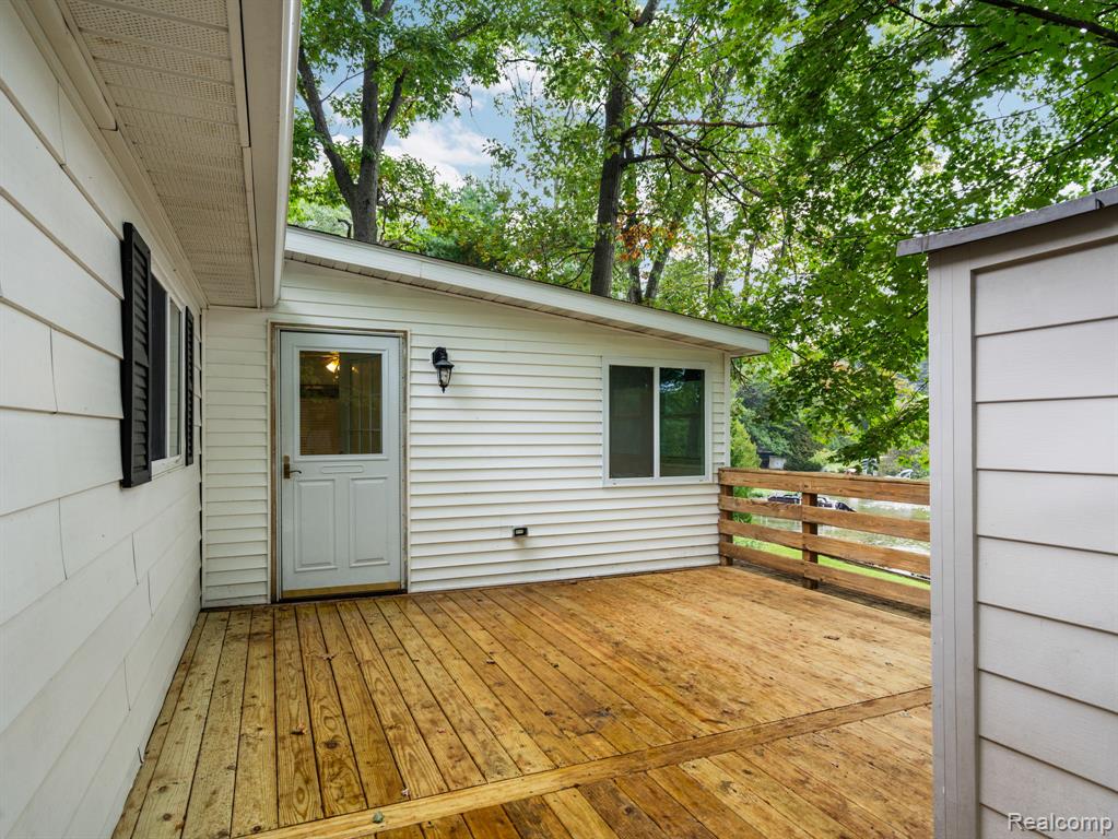 681 Lakeview Drive, Harrison, MI 48625 — Photo 31