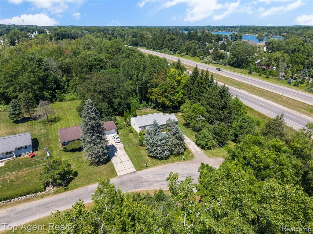 227 W Peterson Drive, Brighton, MI 48114 — Photo 28