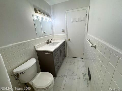 8390 Winston Lane, Dearborn Heights, MI 48127 — Photo 16