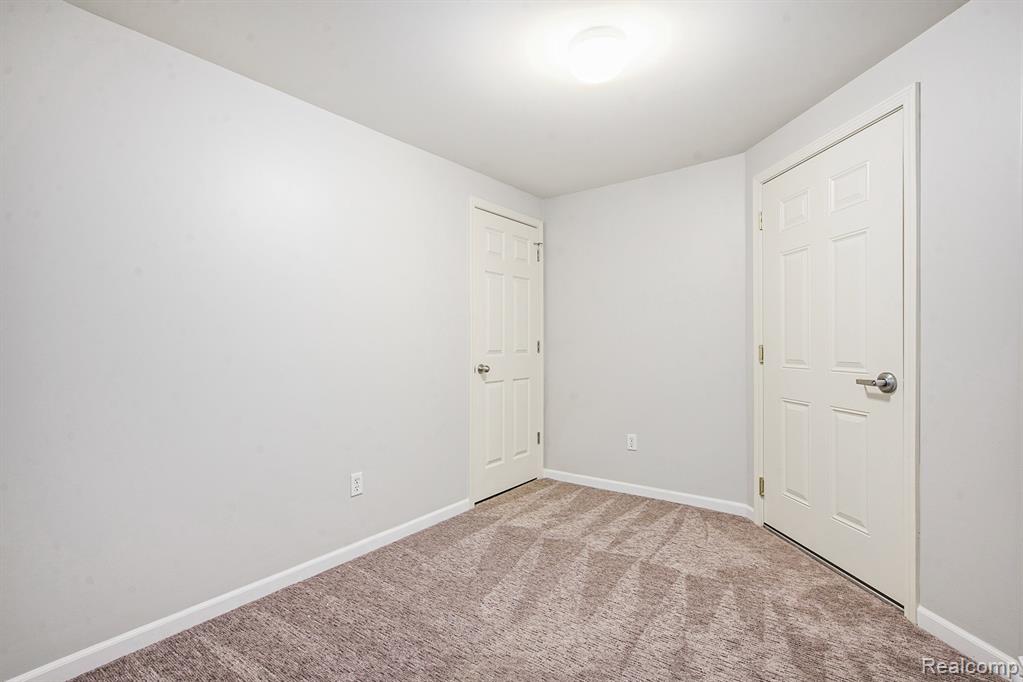 226 W OAKBROOK Drive, Ann Arbor, MI 48103 — Photo 29